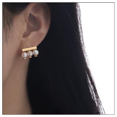 China Wholesale CLASSIC Customize Luxury Tasty Brass Plated Women's Freshwater Pearl Stud Earrings for sale