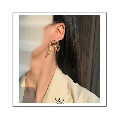 China Wholesale Newest High Quality Curve Shape Exaggerated Hoop Earrings Large Circle Hoop Earrings Big For Women for sale