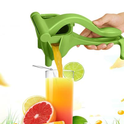 China Factory Direct Small Hand Mini Juicer Pomegranate Citrus Lemon Orange Fruit Portable Staple Viable Personal Manual Juicers for sale