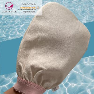 China All 100& Natural Silk Exfoliating Glove Remove Dead Skin For Shower LOGO Soft Exfoliating Gloves Custom Made for sale