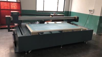 China Automatische Flatbed UVlaser Engarver voor het Textielscherm Bedsheet, Gordijn, Kledingstuk Te koop