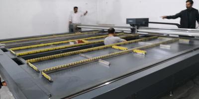 China UV digitaal vlak graveersysteem, industriële flatbed lasergraveerder Textielgraveermachine Te koop