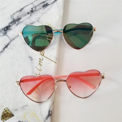 China Hot Seller VIFF HM19650 Amazon Heart Glass Designer Metal Frame Sun Glasses Love Heart Sunglasses 2022 for sale