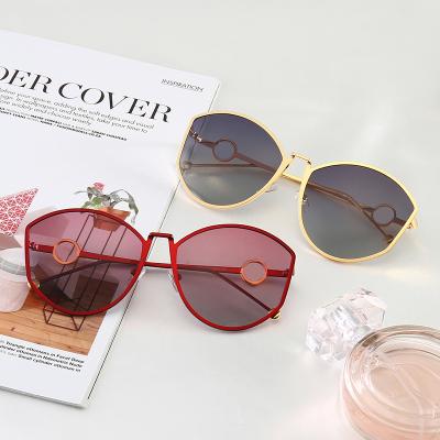 China Fashion Sunglasses 2022 High Quality Women Popular Logo Sunglasses Custom Made Trendy Metal Sun Glasses Sun Glasses for sale