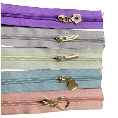 China Wholesale Custom Metal Close End Zipper Auto Lock Metal Zipper Zipper Slider Nylon Zipper Roll For Bag/Clothes for sale