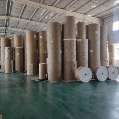 China Cartón de papel de recubrimiento de Kraft marrón de 200 a 440 gramos para el embalaje de cajas de regalos en venta