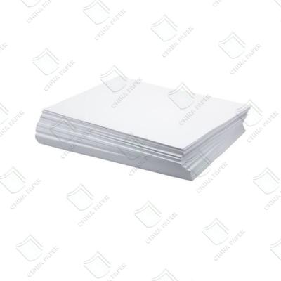 Chine Papier blanc revêtu de poids léger pour l'impression anti-pénétration et haute brillance Excellente luminosité à vendre