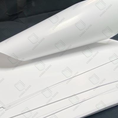 China Glanzend C1S/C2S kunstpapier en mat bedekt couchpapier voor hoogwaardig afdrukken en verpakkingen van hoge kwaliteit Te koop