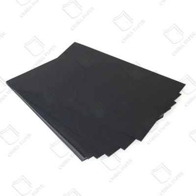 Chine Papier noir recyclable 250-450g pour les boîtes d'emballage de luxe à vendre