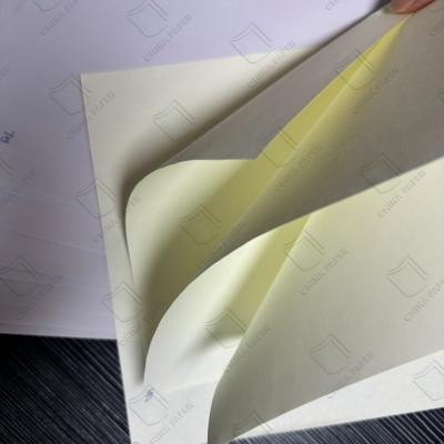 中国 50GSM-120GSM Uncoated Woodfree Creamy / White Offset Paper Made In China 販売のため