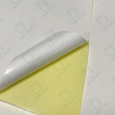 China High Brightness Amp Smooth Surface Self Adhesive Sticker Paper For Shipping / Packaging Amp Instruction Label zu verkaufen