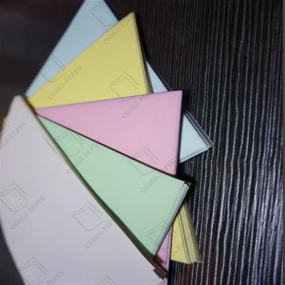 China Carbonless Paper Ream NCR Paper in Roll or Sheet Carbonless Copy Paper with Five Colors en venta