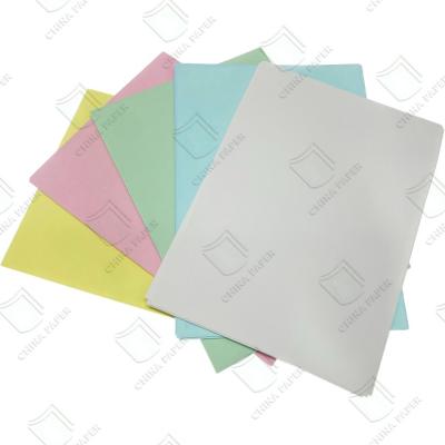 Chine 100% papier vierge sans carbone NCR papier 55gm Image bleue dans une couleur différente pour la facture ou les reçus à vendre