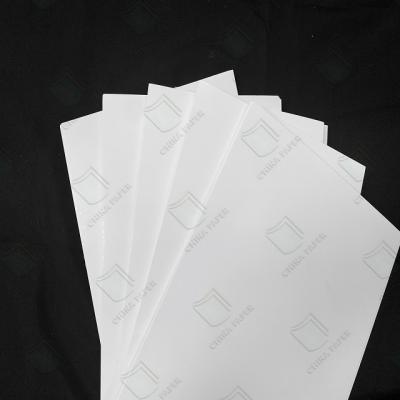 China Papel C2S COUCHE de alta calidad para imprimir dos caras para revistas en venta