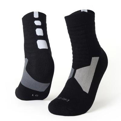 China Breathable High Quality Wholesale Sporty Cotton Football Anti Slip Fashion Logo Grip Custom Sports Socks Men for sale