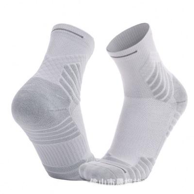 China Logo Design Customized Low Cut Crew Socks Breathable Competitive Puffiness Anti Running Socks Men's Quick Dry Professional Sports for sale