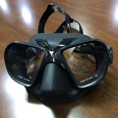 China Popular low volume black tempered glass lense spearfishing diving mask for freediving for sale