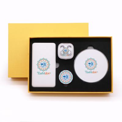 China Gift Box With Phone Accessories 2020 Promotional Christmas Gift Set For VIP Guests Corporate Gift With OEM Logo Custom Luxury for sale