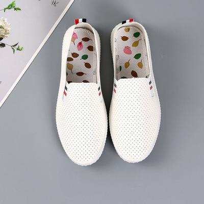 China Wholesale Hot Sale Fashion Loafers Shoes Hole Waterproof Shoes With Soft Soles Lightweight Women's Flat Shoes for sale