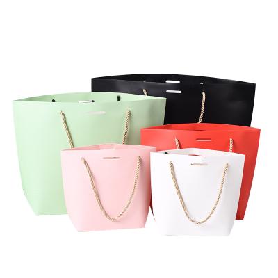 China Recyclable Luxury Customized Shopping Paper Bags Rope Handles for sale