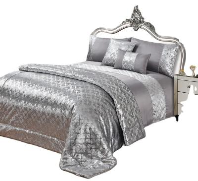 China Gray Foil Geometric Print Velvet Home Comforter Set For Bedding Room for sale