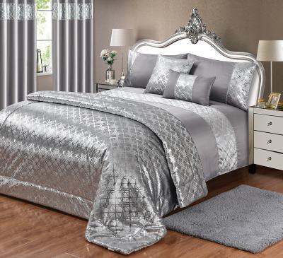 China Modern Foil Velvet Bedspreads Polyester Throw Home Comforter Bedding Sets for sale