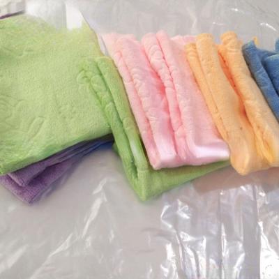 China Factory wholesale viable fine fiber crochet towel soft embossed square household kitchen cleaning towel for sale