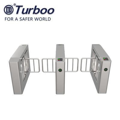 China Puerta de la barrera del oscilación del acero inoxidable, puertas automáticas de Turnstyle con el lector de tarjetas en venta