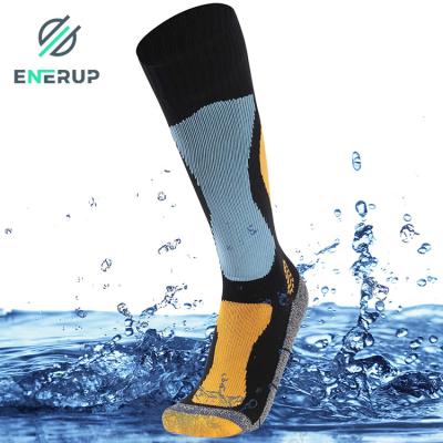 Chine Chaussettes sportives sublimées de haute qualité fonctionnantes imperméables de chaussettes de polyester de 32% à vendre