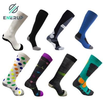 Chine Chaussettes de compression pour des chaussettes de soutien de femmes et d'hommes 20-30mmHg-Circulation à vendre