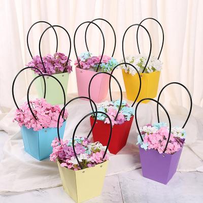 China Recycled Materials Eco-friendly Waterproof Takeaway Carrying Paper Packaging Bags For Decorative Bouquet Flower Pot for sale