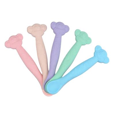 China BPA Free Eco - Friendly Giraffe Shape Chewing Silicone Baby Training Spoon for sale