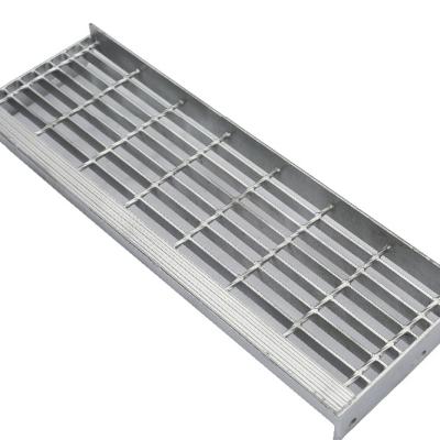 China Easy Installation Hot Dip Galvanized Anti-Slip Stair Treads With Vertical Lined Plate Nosing For Outdoor for sale