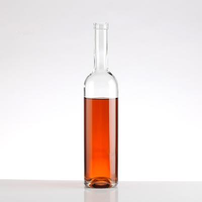 China Material de base Vidrio súper de sílex vidrio vacío de cristal de vodka Botella de vidrio 500 ml 750 ml con corcho en venta