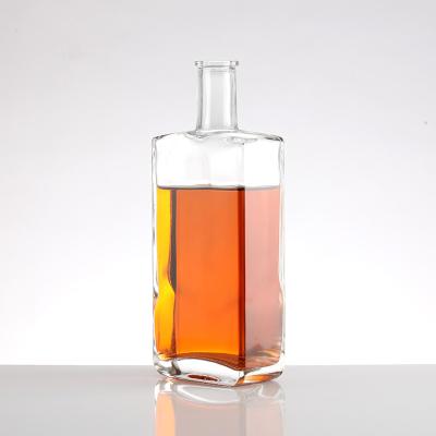 China Custom Make 750ml transparente whisky Gin vodka licor vino vacío botella de vidrio con tapon en venta