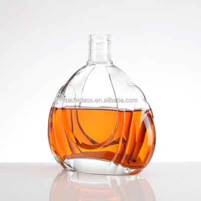 China Custom Label Crystal Liquor Flask Elegant 500 ml en 700 ml glazen fles voor brandy Te koop