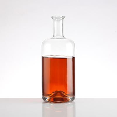 Κίνα 750 ml Custom Clear Glass Alcohol Vodka Flask για θερμή σφραγίδα στις συσκευασίες ποτών προς πώληση