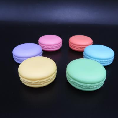 中国 5g plastic macaron shape travel set cosmetics cream bottle PP jars eye shadow box 販売のため