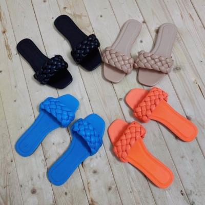 China Fashion Trend Customize New Amazon Head Square Flat Bottom Women's Beach Sandals And Slippers for sale