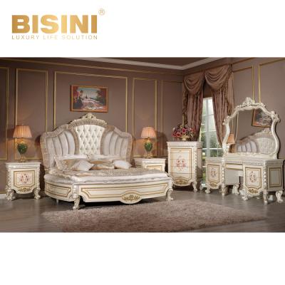 China EUROPEAN High End Italian Baroque Style Bedroom Furniture Set , King Size Bed With Crown Design Headboard for sale