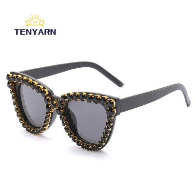 China Luxury Female Sun Glasses For Designer Cat Eye Diamond Sunglasses Women Crystal Rhinestone Frame Eyewear Brand New Fashion Sun Glasses 2022 Fashion for sale