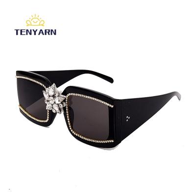 China 2022 Fashion Sun Glasses Rectangle Rhinestone Diamond Sunglasses Women Vintage Sun Glasses Fit Retro Sunglass Men UV400 Eyewear Glasses for sale