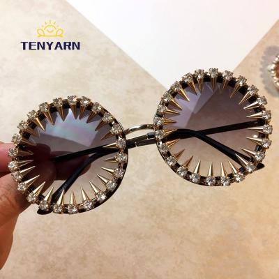 China 2022 Fashion Brand Diamond Sunglasses Women Luxury Crystal Sun Glasses Round Vintage Shading Ladies Sunglasses for sale