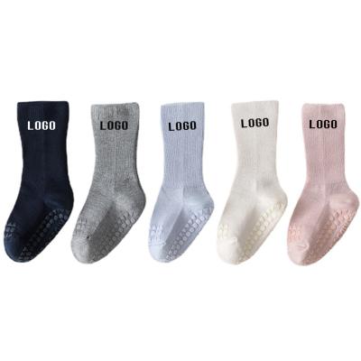 China Sporty Logo Custom Logo Anti Slip Bamboo Socks Kids Non Slip Kids Baby Bamboo Socks For Baby for sale