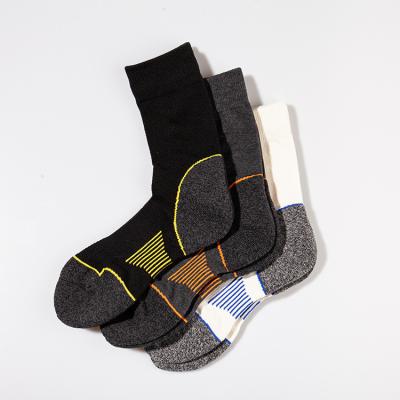 China Custom Logo Men's Winter Sports Grip Socks Sports Boot Breathable Cotton Warm Grip Socks for sale