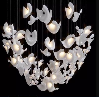 China Modern Art Traditional Acrylic Flower Shaped Chandelier for sale