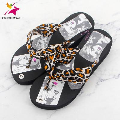 China Print Girl Pictures Pattern Leopard Fabric Band High Heel Flip Flop Flip Flops for sale