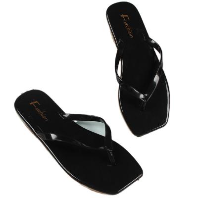 China New Fashion Trend Design Summer Solid Color Patent Leather Women Flat Sandals for sale