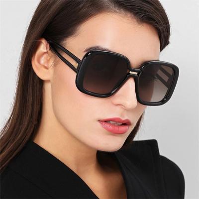 China Hot Sale Bulk Fashion Sunglasses Female Unique Sunglasses Women Big Frame Square Oversized Shades 2021 Trending Sun Glasses For Women for sale