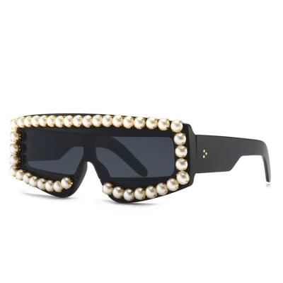 China 2022 One Piece Oversized Fashion Luxury Pearl Sun Designer Shades Women Sunglasses New Vintage Quality Retro Fashion Sun Glasses for sale